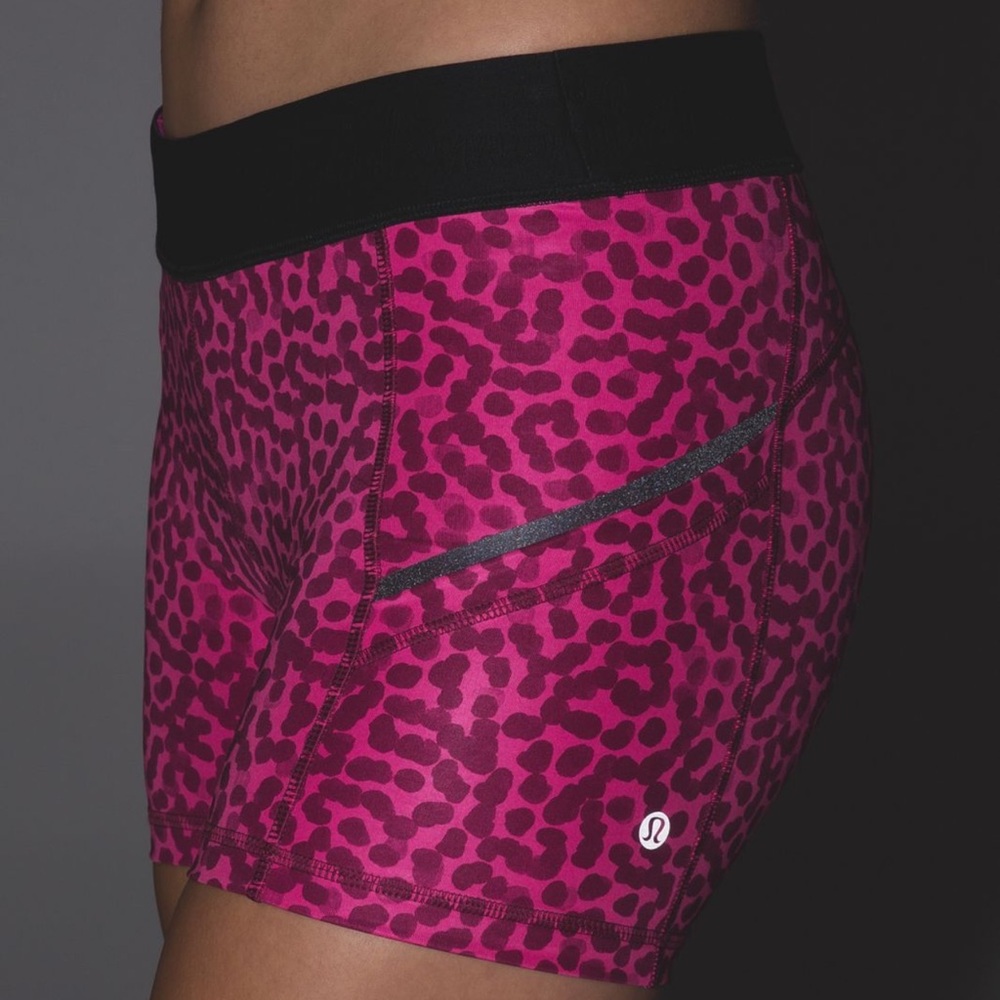 Lululemon What The Sport Short 4”
Ace Spot Jewelled Magenta Dashing Purple